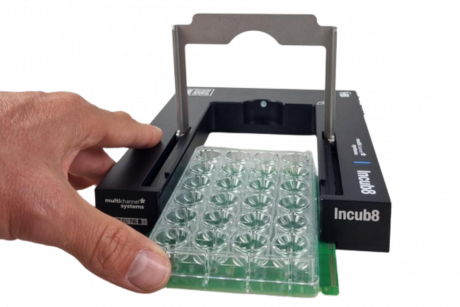 Incub8 multiwell MEA front open inserting a plate - MCS HBio